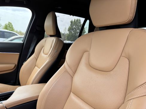 Used 2024 Volvo XC90 B6 Ultimate w/ Protection Package Premier image 17