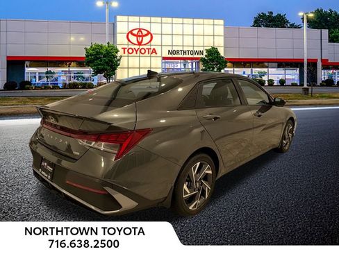 Used 2025 Hyundai Elantra SEL image 36