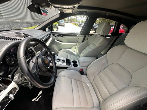 Certified 2023 Porsche Macan AWD/4WD image 5