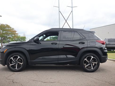 Used 2022 Chevrolet TrailBlazer RS FWD image 2
