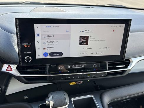 Used 2025 Toyota Sienna XLE image 24