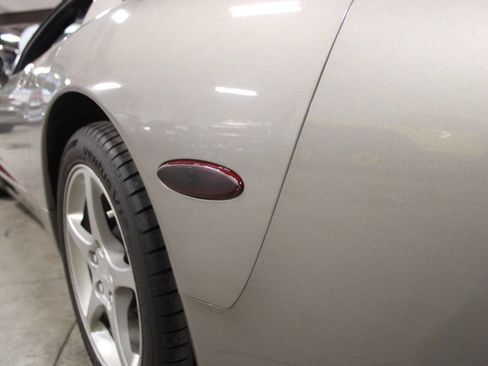 Used 2001 Chevrolet Corvette Coupe w/ Preferred Equipment Group2 image 11