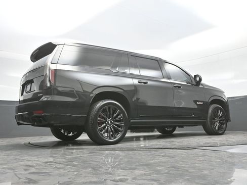 Certified 2024 Cadillac Escalade ESV V w/ LPO, ONYX Package AWD/4WD image 25