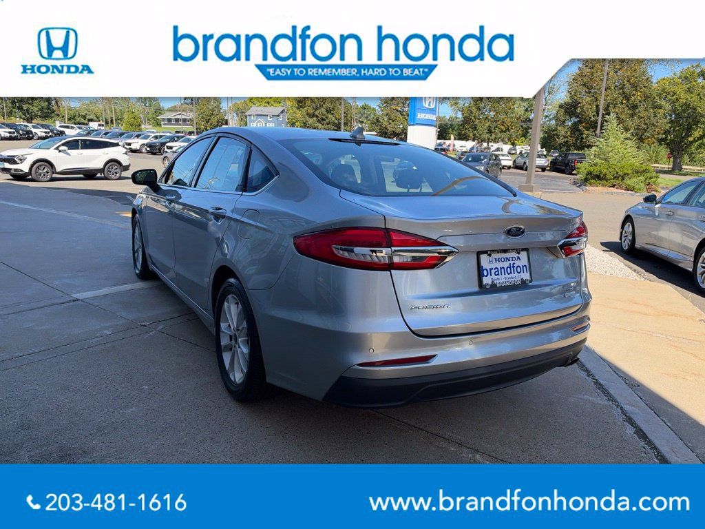 Used 2020 Ford Fusion SE FWD image 4