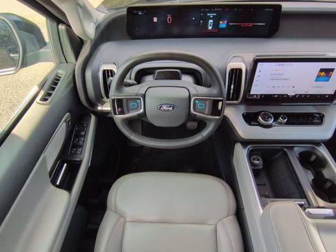 Used 2025 Ford Expedition Max Active RWD image 16