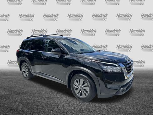 Used 2025 Nissan Pathfinder SV AWD/4WD image 2