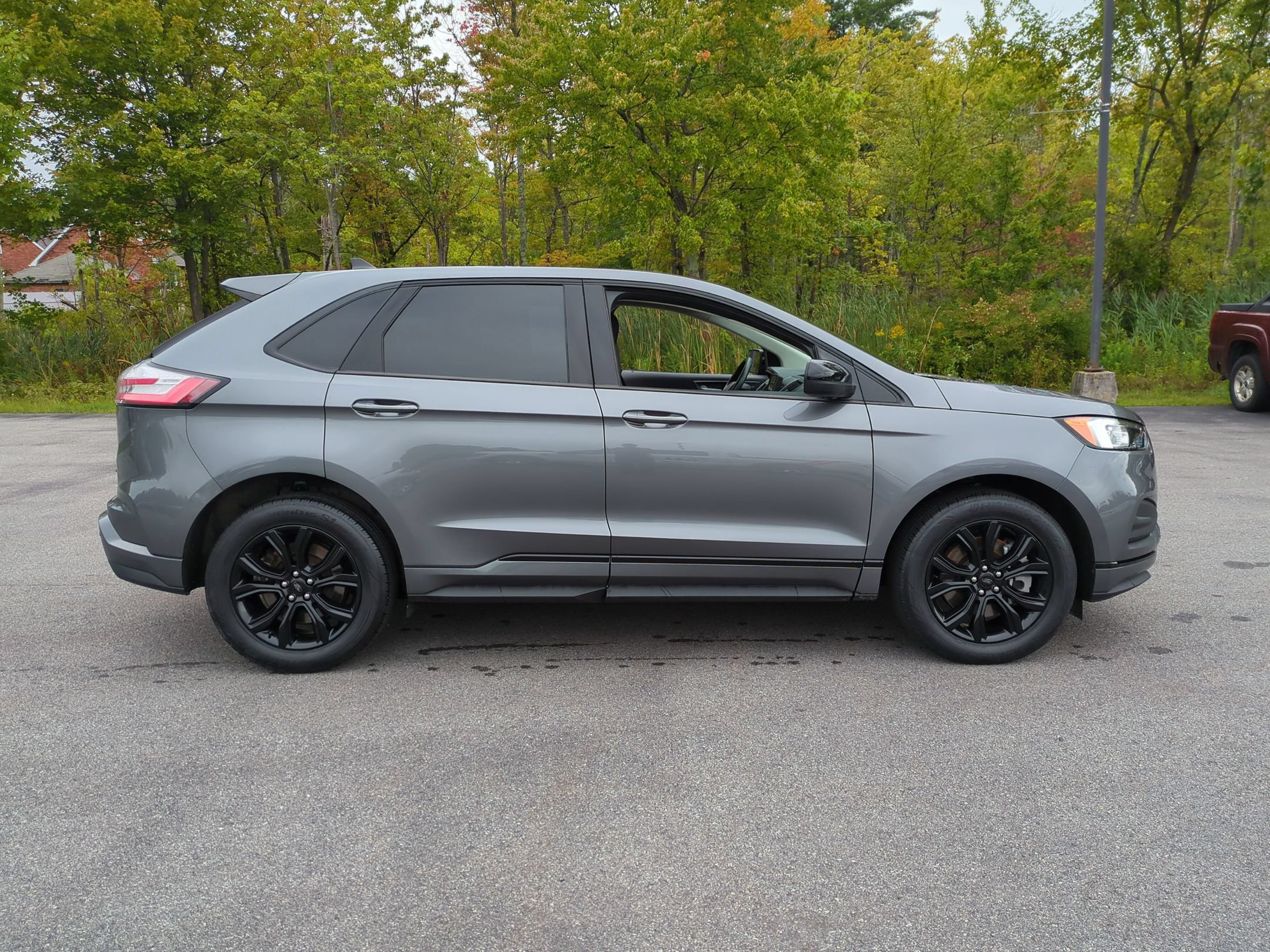 Used 2024 Ford Edge SE w/ Black Appearance Package AWD/4WD image 2