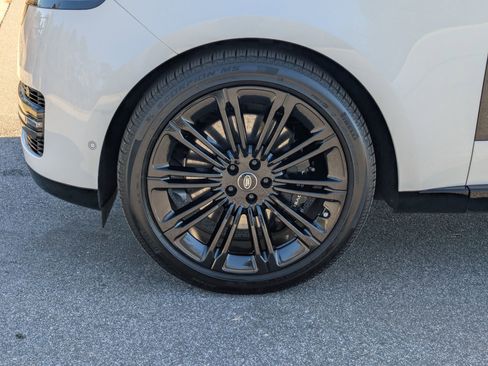 Certified 2025 Land Rover Range Rover SE image 33