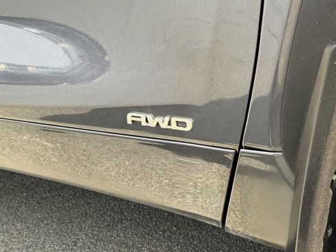 Used 2020 Toyota Highlander LE image 11