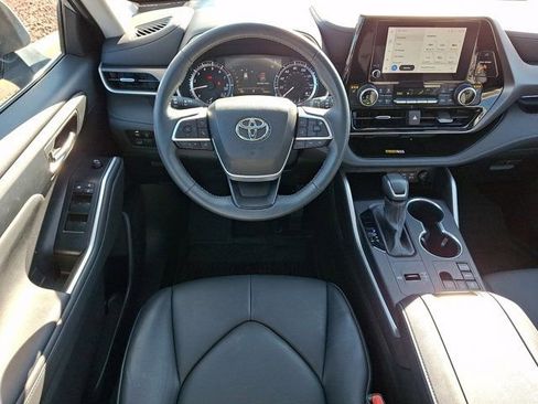 Used 2023 Toyota Highlander XLE image 16