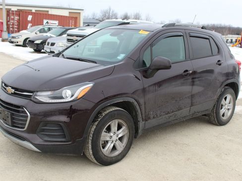 Used 2021 Chevrolet Trax LT w/ Driver Confidence Package image 2