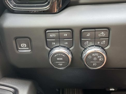 Used 2024 GMC Sierra 2500 AT4 w/ AT4 Premium Plus Package AWD/4WD image 20