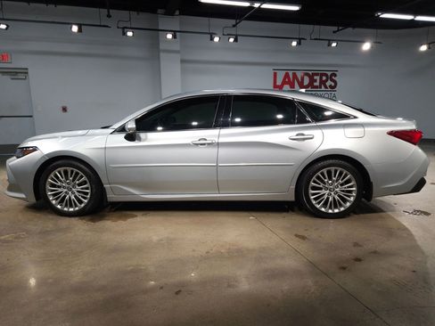 Used 2022 Toyota Avalon Limited image 4