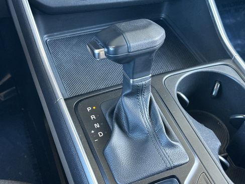 Used 2025 Kia Carnival LX image 21