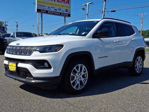 Certified 2022 Jeep Compass Latitude w/ Sun and Sound Group AWD/4WD image 3