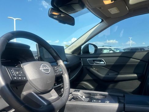 Certified 2025 Nissan Rogue Platinum FWD image 41