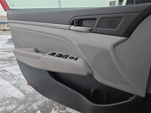 Used 2017 Hyundai Elantra Limited image 16