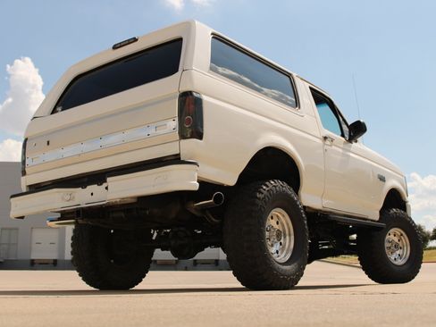 Used 1993 Ford Bronco XLT AWD/4WD image 16