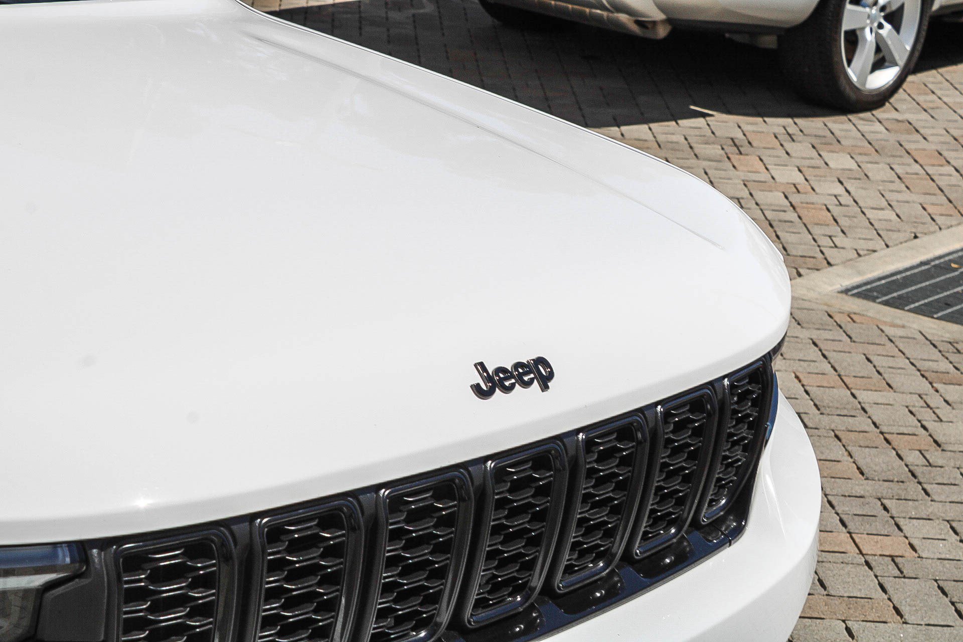 Used 2024 Jeep Grand Cherokee Altitude AWD/4WD image 6