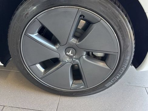 Used 2022 Tesla Model 3 Standard Range RWD image 17