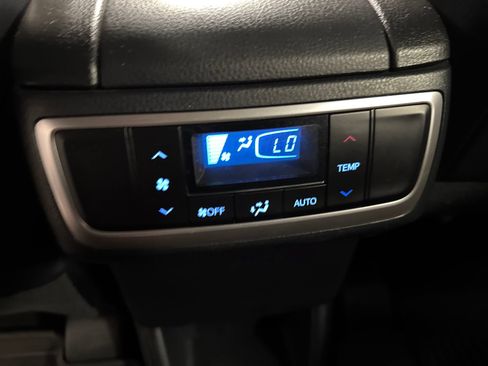 Used 2019 Toyota Highlander Plus AWD/4WD image 24