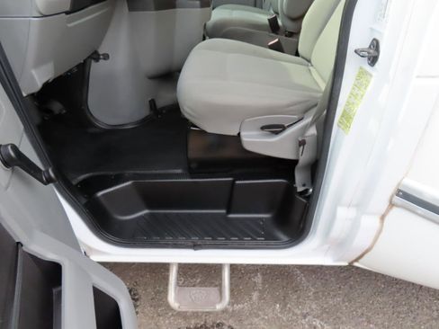 Used 2011 Ford E-350 and Econoline 350 Super Duty image 13