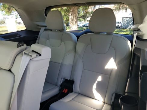 Certified 2025 Volvo XC90 T8 Plus w/ Protection Package Premier image 17