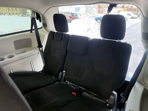 Used 2012 Dodge Grand Caravan SXT image 13