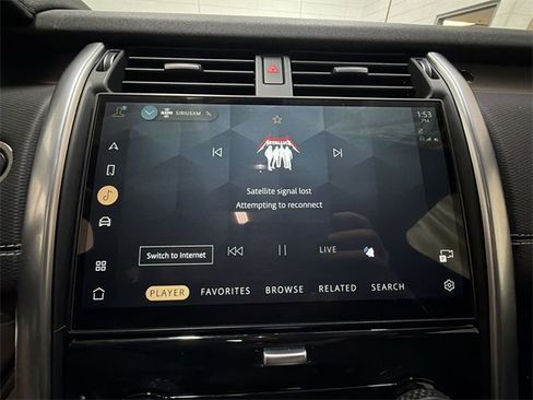 Used 2024 Land Rover Discovery Dynamic SE image 16