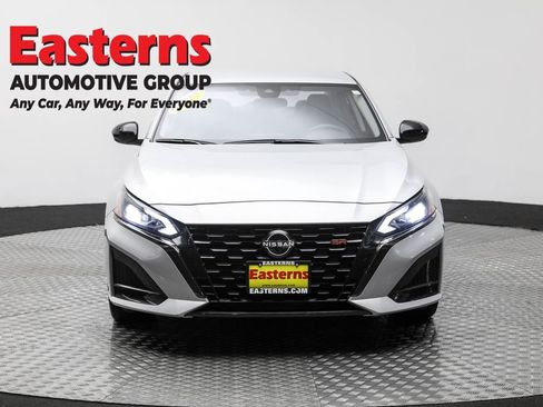 Used 2024 Nissan Altima 2.5 SR image 2