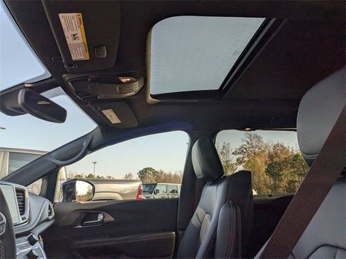 New 2026 Chrysler Pacifica Select image 26