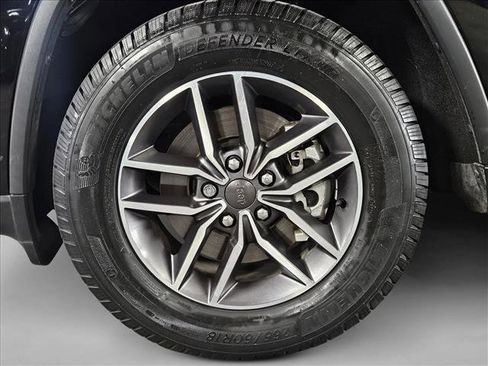 Used 2021 Jeep Grand Cherokee Limited image 24