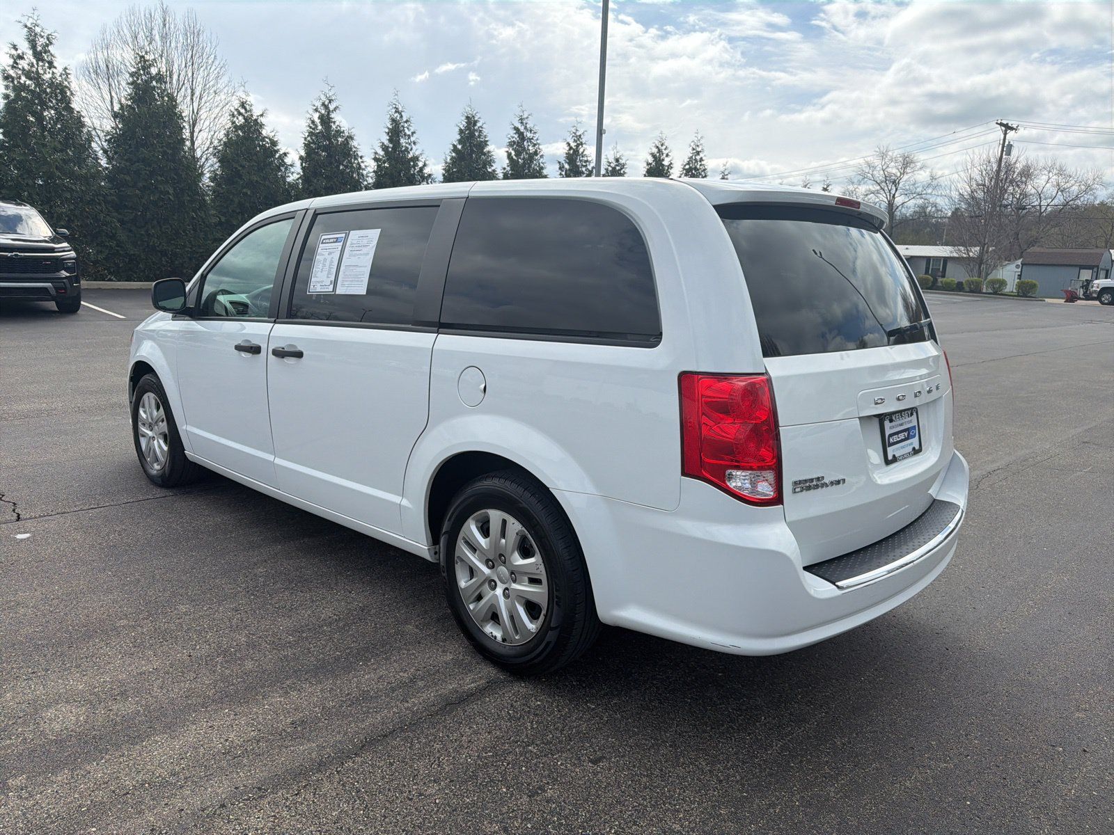 Used 2020 Dodge Grand Caravan SE FWD image 3