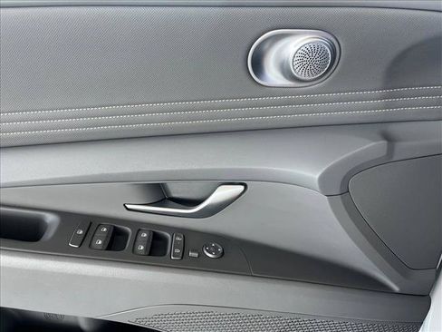 Used 2025 Hyundai Elantra SEL FWD image 18