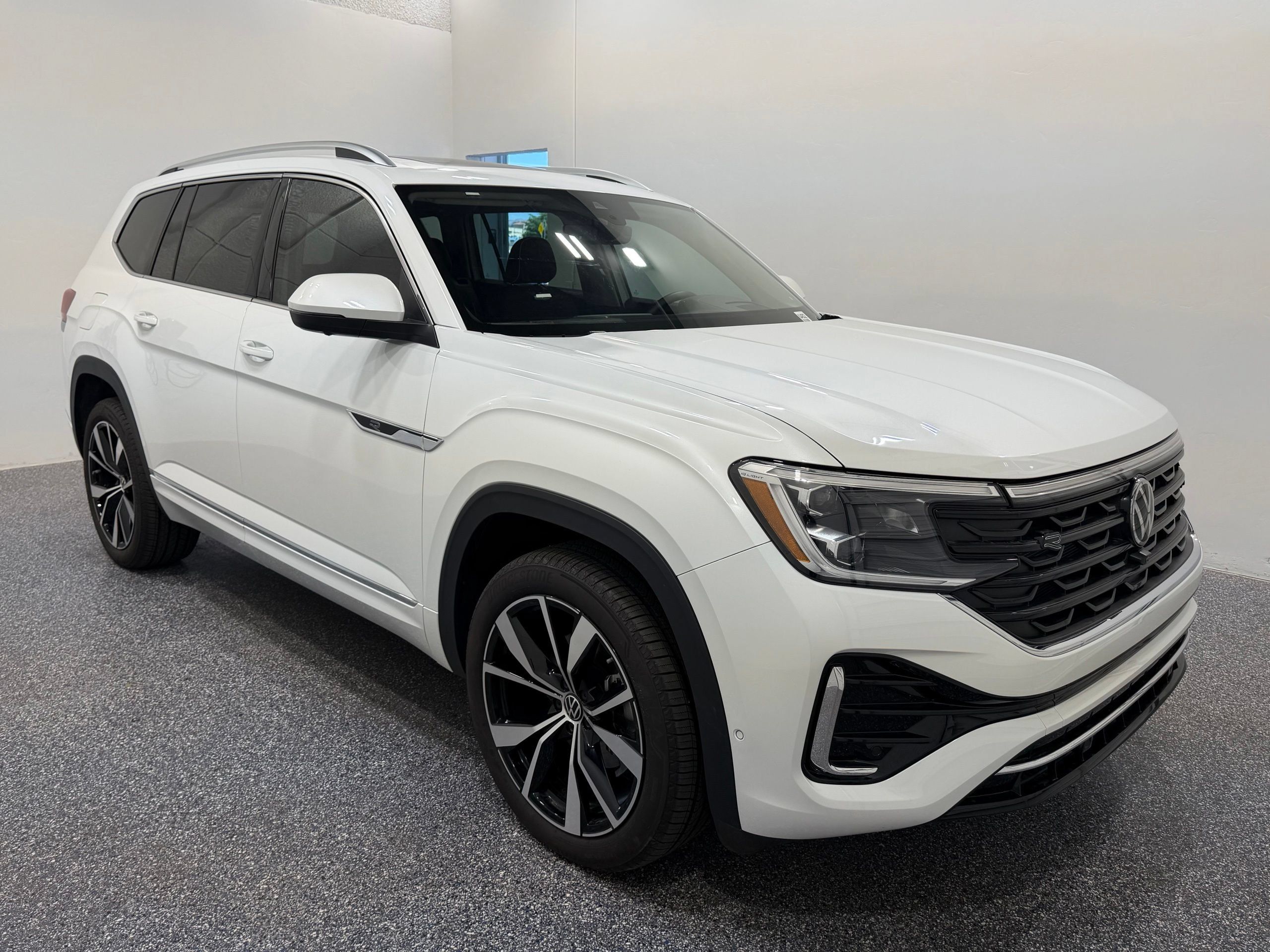 New 2025 Volkswagen Atlas SEL Premium R-Line AWD/4WD image 9