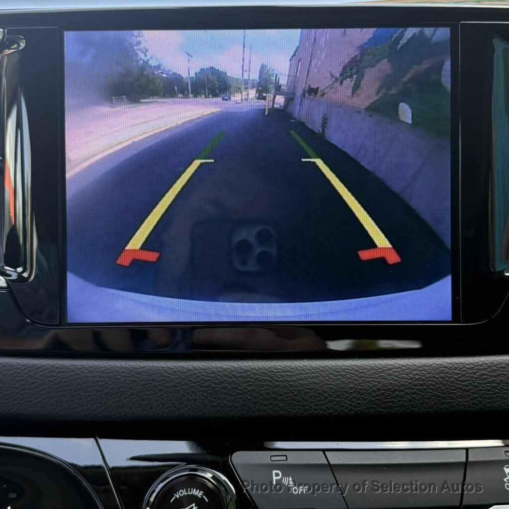 Used 2017 Chrysler Pacifica Touring-L Plus FWD image 29