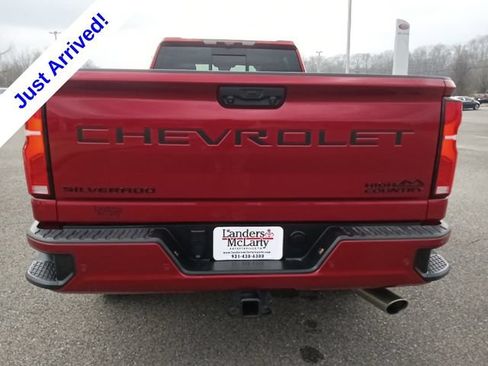 Used 2024 Chevrolet Silverado 2500 High Country w/ High Country Premium Package AWD/4WD image 4