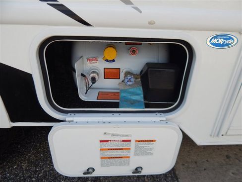 Used 2022 Ford E-450 and Econoline 450 Super Duty w/ Motorhome Prep Package image 30