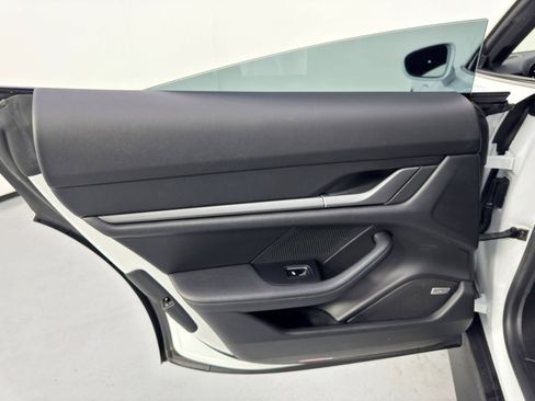 Used 2022 Porsche Taycan image 42