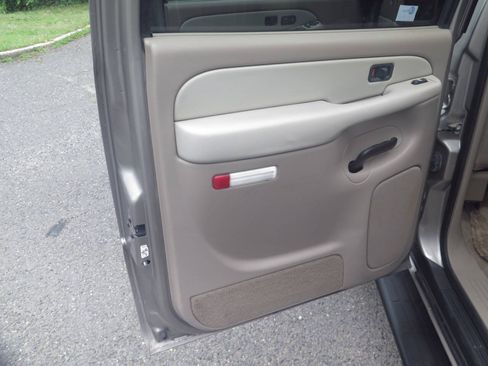 Used 2002 Chevrolet Suburban LT AWD/4WD image 25