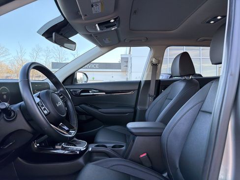 Used 2024 Kia Seltos EX image 12