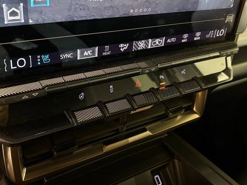 Used 2025 GMC Hummer EV 3X image 27