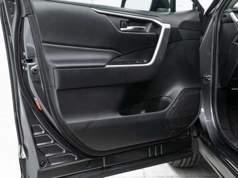 Used 2021 Toyota RAV4 XLE image 23