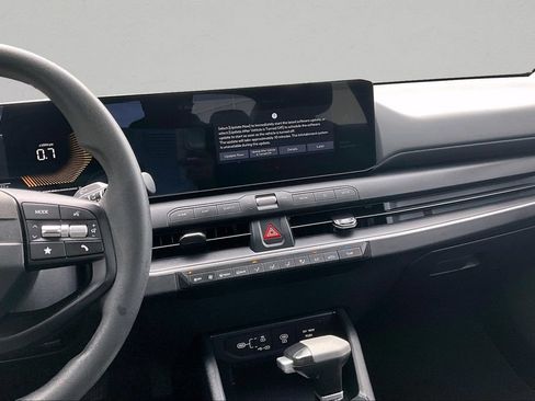 Used 2025 Kia K4 FWD image 10
