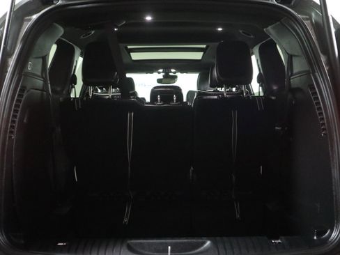 Used 2025 Chrysler Pacifica Limited image 8