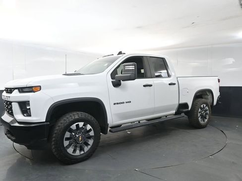 Used 2021 Chevrolet Silverado 2500 Custom w/ Custom Value Package AWD/4WD image 2