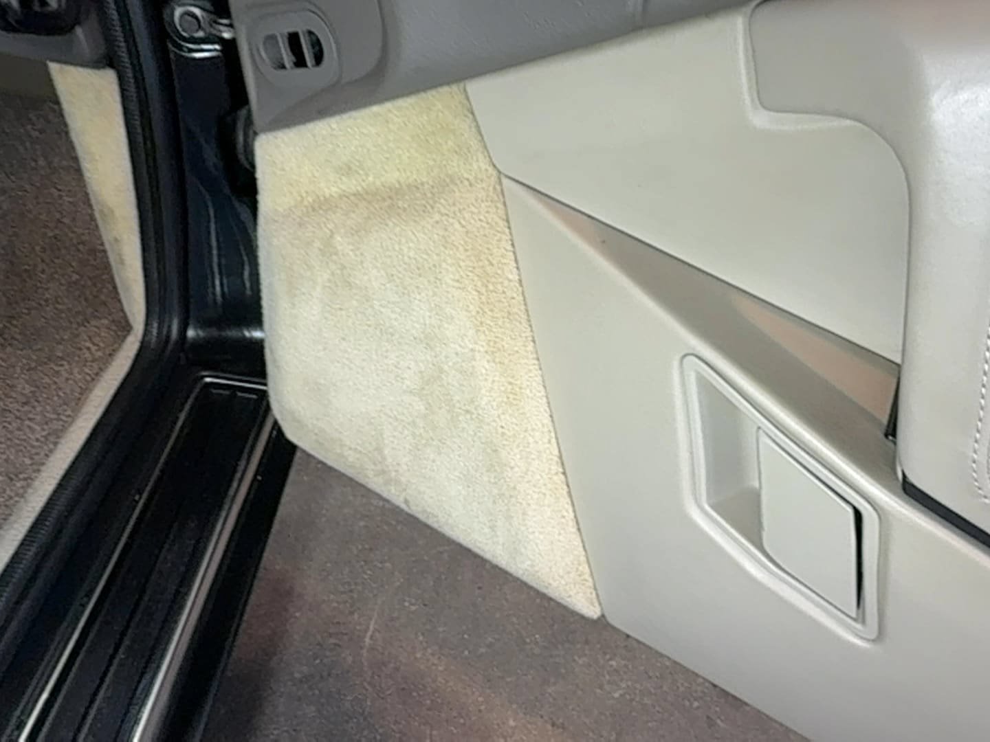 Used 1993 Cadillac Allante FWD image 63