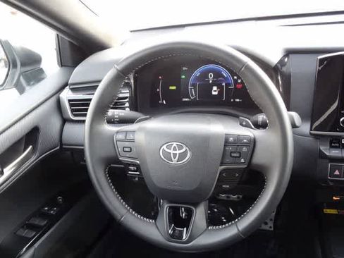 Used 2025 Toyota Camry SE FWD image 12