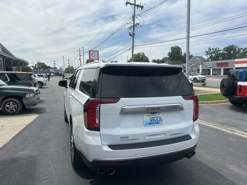 Used 2023 GMC Yukon XL Denali w/ Denali Reserve Package AWD/4WD image 4