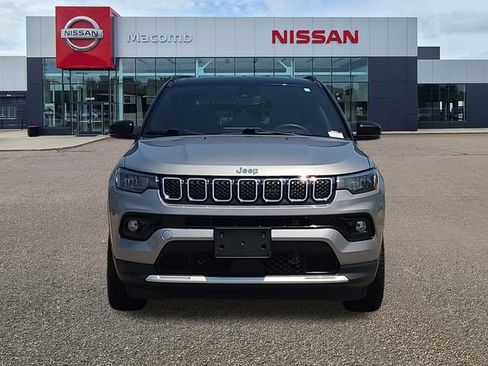 Used 2024 Jeep Compass Limited AWD/4WD image 2